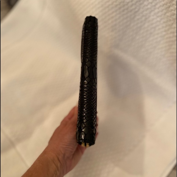 🌺 NEW‼️ MK Python Embossed Leather Wallet 🌺 - Picture 6 of 6